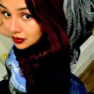 Meet your Posher, Cynthia